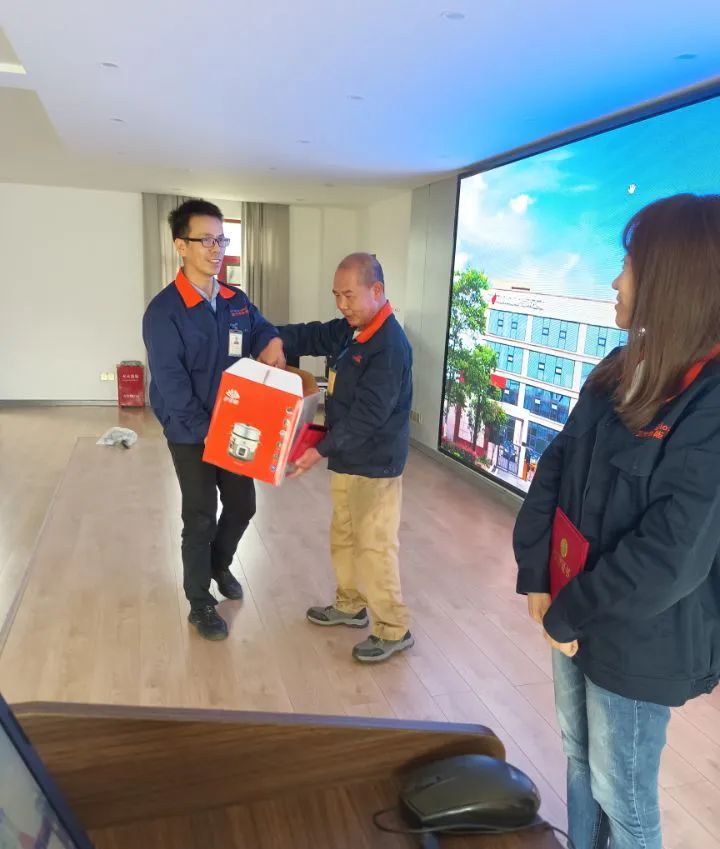 十月员工大会┃强化岗位职业素养，，提升员工品牌意识-鸿运国际