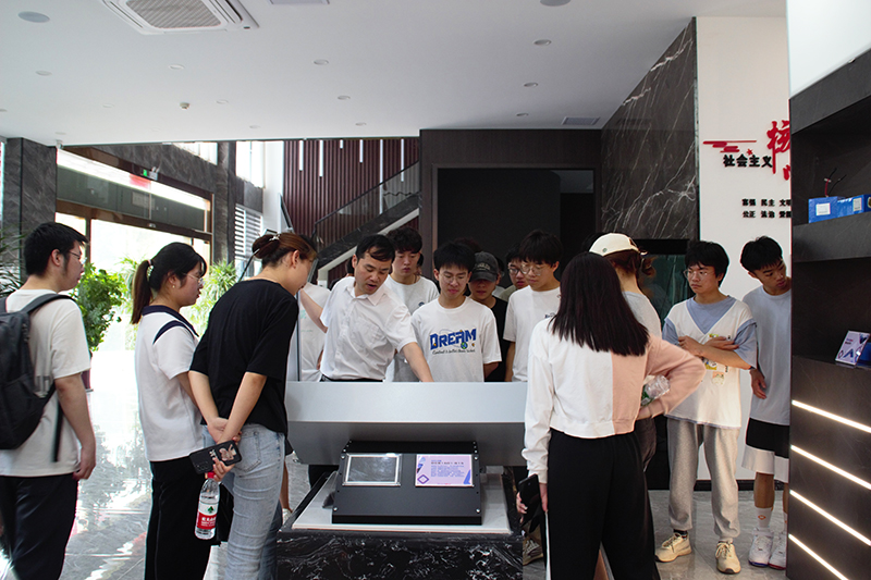 企校联合┃热烈接待湖北理工学院师生来访旅行-鸿运国际