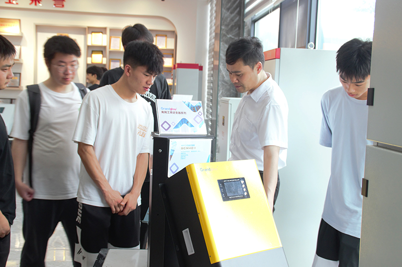企校联合┃热烈接待湖北理工学院师生来访旅行-鸿运国际